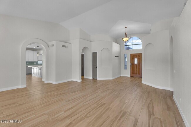 Foto del edificio - 6245 E Star Valley St