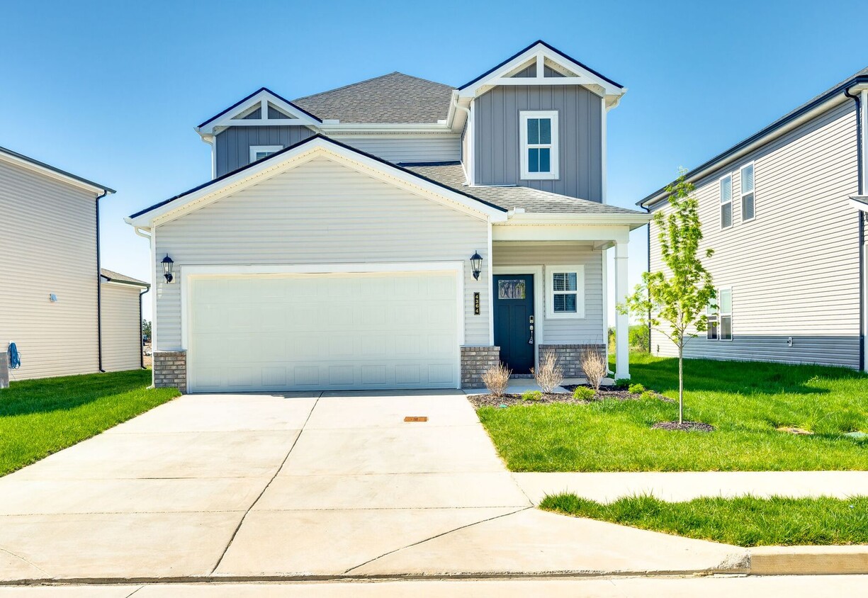 Primary Photo - Awesome energy-efficient 4BE/2.5BA home in...