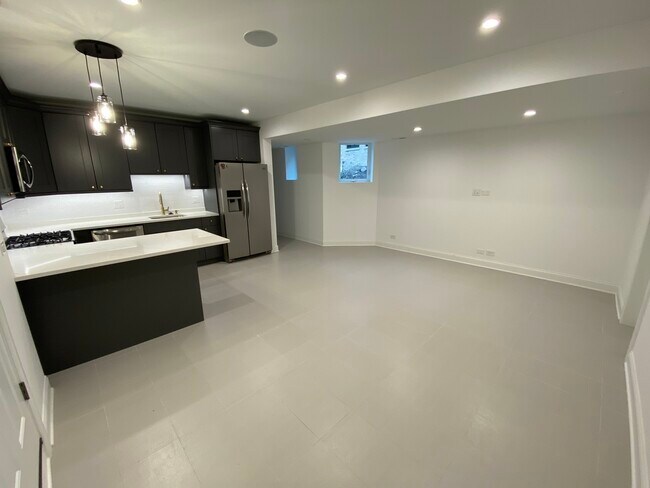 Foto del edificio - 1114 N Hoyne Ave