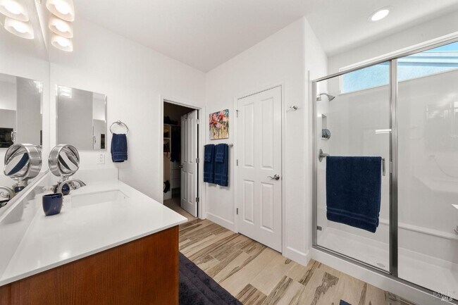 Foto del edificio - 295 Marks Rd