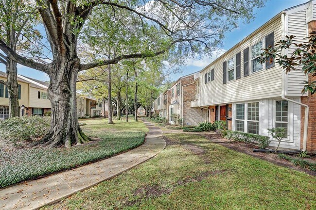 Foto del edificio - 12921 Trail Hollow Dr