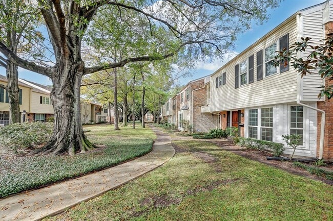 Building Photo - 12921 Trail Hollow Dr