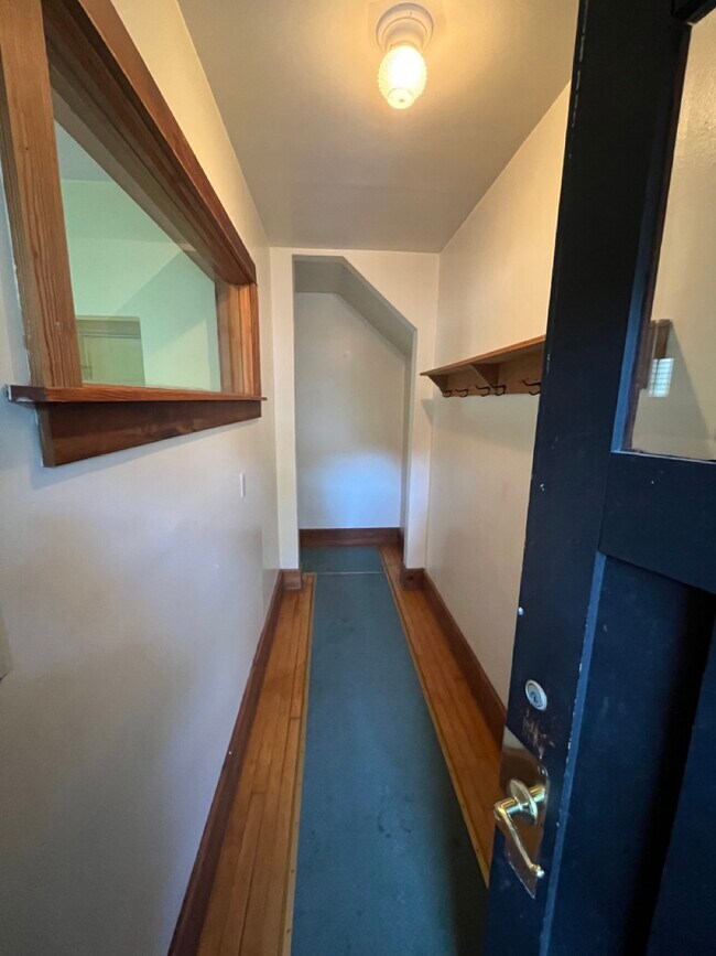 Foto del edificio - 1212 Vilas Ave