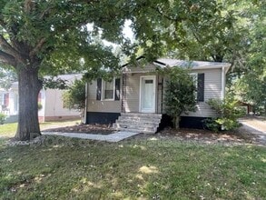 Building Photo - 1010 Lee St