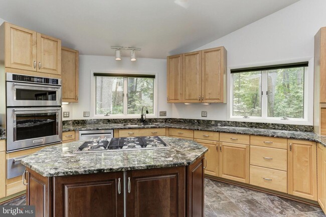 Building Photo - 10373 Currycomb Ct