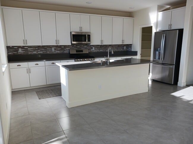 Building Photo - 103 Pilot Peak Dr