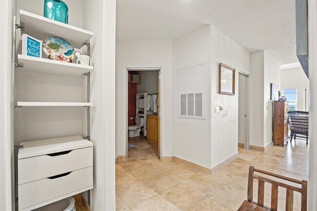 Building Photo - 9420 Seawall Blvd
