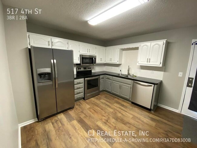 Building Photo - 517 4th St