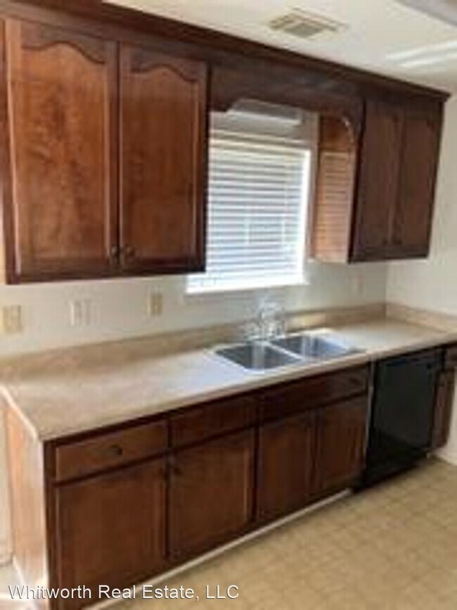 3 br, 2.5 bath House 11431 Oak Arbor Way House Rental in Buhl, AL