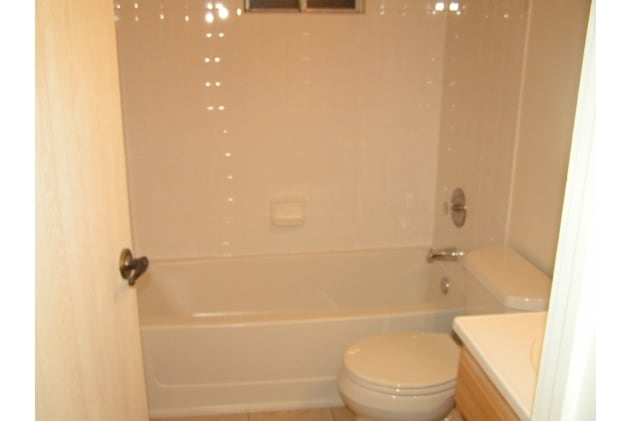  - 613 W 65th St