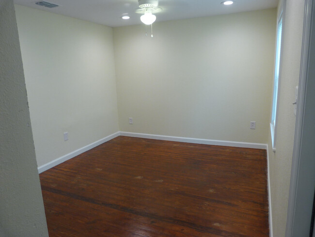 Building Photo - 202 Lakedale Dr