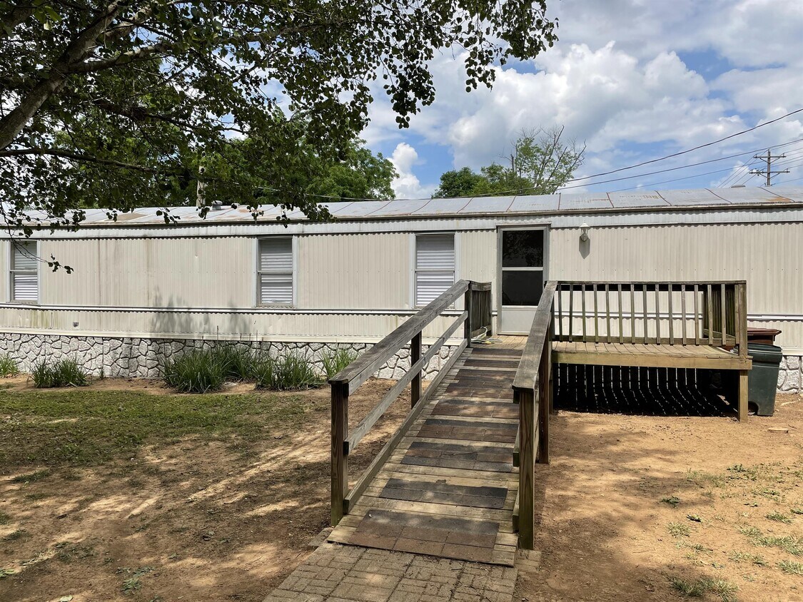 580 Circle St, Madisonville, TN 37354 House Rental in Madisonville