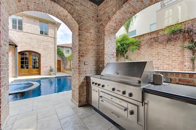 Building Photo - 5110 W Oak Mews