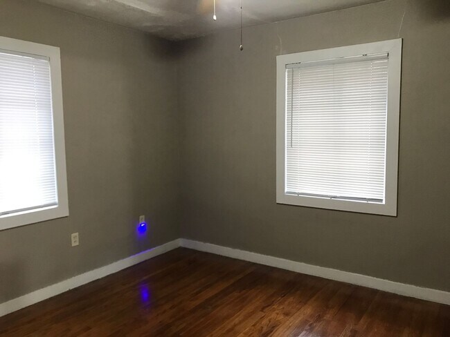 Building Photo - ****817 Bush Ave - Alexandria - Upstairs a...