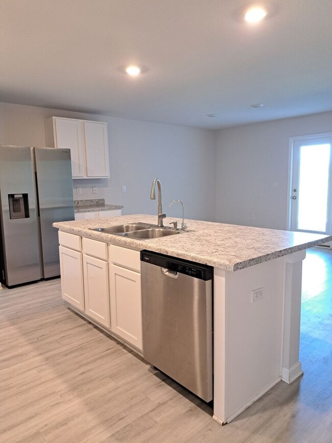 Building Photo - 4897 Shurer Ln