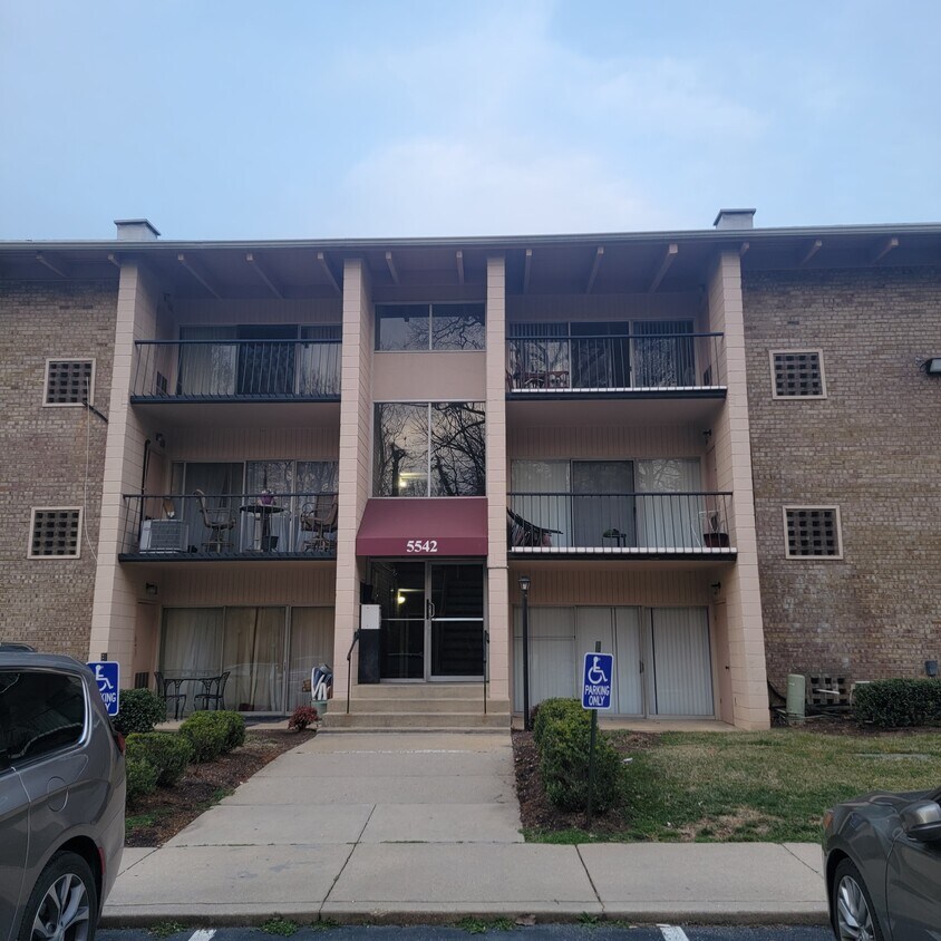 5542 Karen Elaine Dr Unit 1513, New Carrollton, MD 20784 Condo for