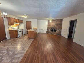 Building Photo - 506 Peppertree Ln