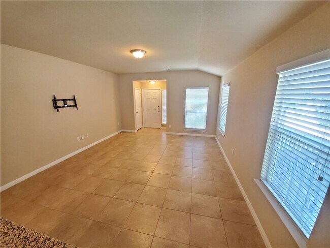 Building Photo - 18400 Catoctin Dr