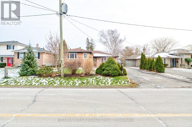 Building Photo - 1328 Pinegrove Rd
