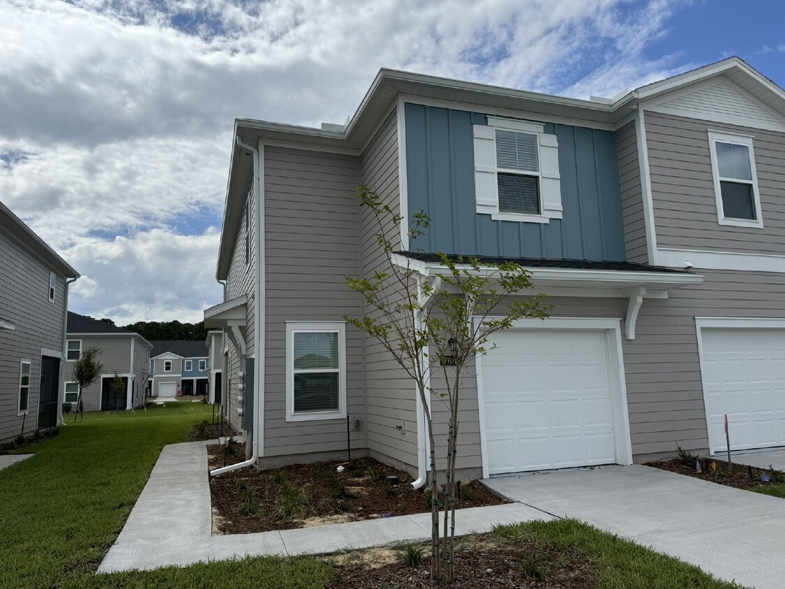 Foto principal - Brand New!! Mill Creek Townhome