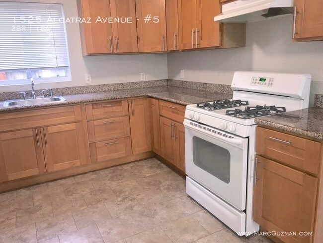 Building Photo - Lower Level Two Bed Apartment Near Ashby BART