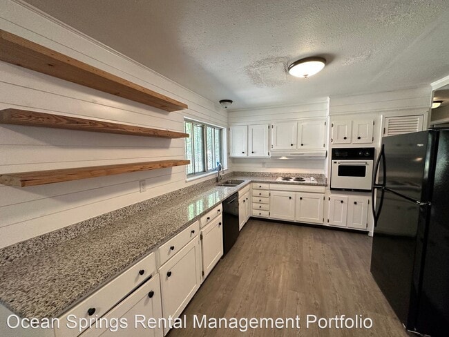 Building Photo - 4 br, 1.5 bath House - 2402 Woodmont Street
