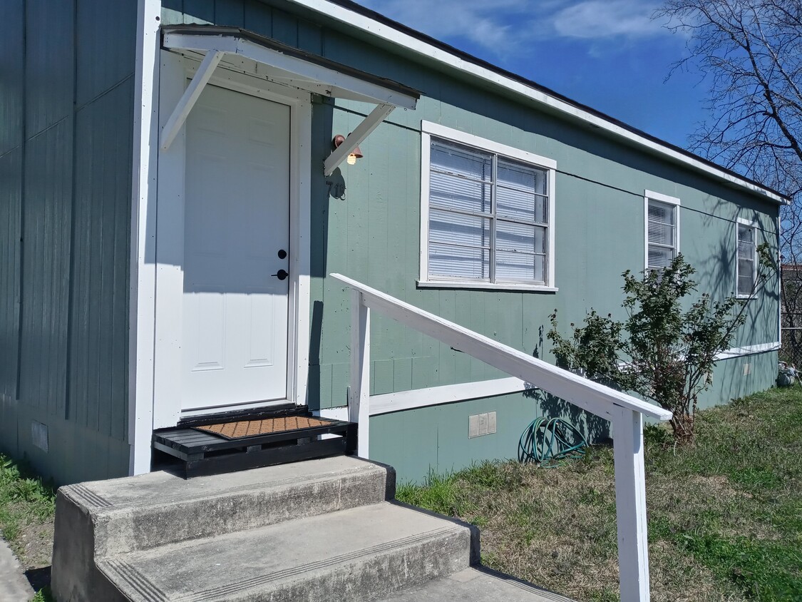 Primary Photo - 715 Rexford Dr