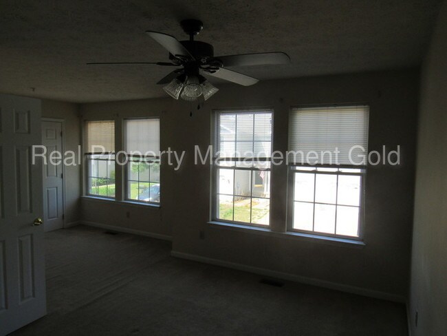 Foto del edificio - 46021 W Westbury Blvd