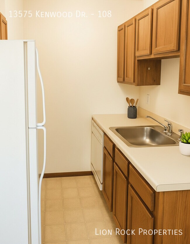 Foto del edificio - 13575 Kenwood Dr N