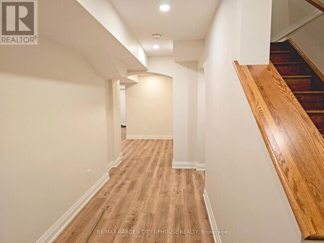 Building Photo - 11 Manhattan Ct.