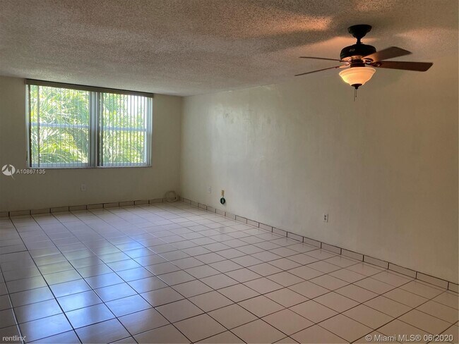 Building Photo - 2 br, 2 bath  - 10852 SW 88th St