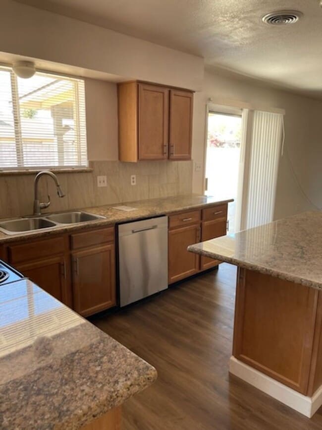 Building Photo - Mesa 4 bedroom rental