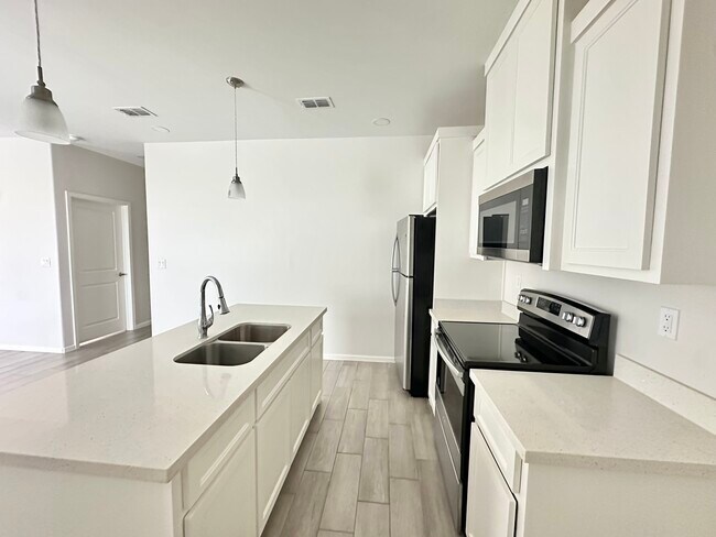 Building Photo - 5609 Sandpiper Ave