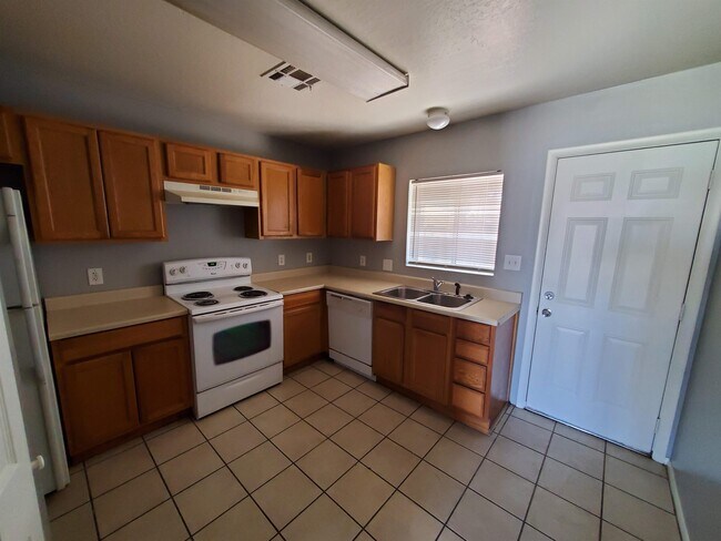 Building Photo - 1953 W Monroe St