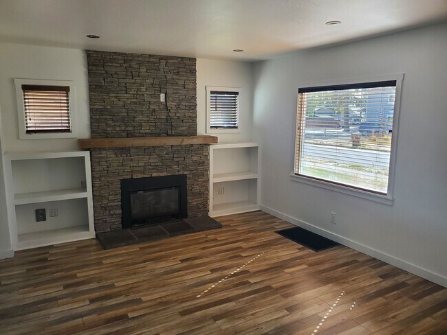 Foto del edificio - Spacious 3 BR/2 BR Family Home