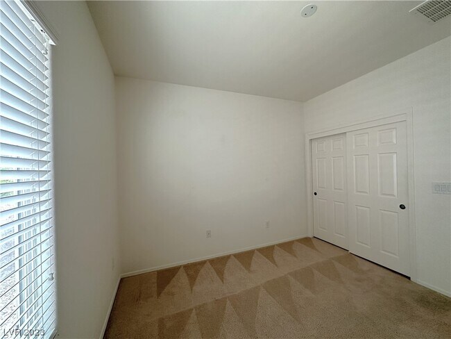 Building Photo - 2092 Sawtooth Mountain Dr