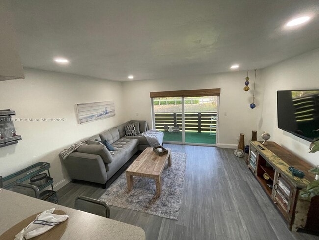 Foto del edificio - 7477 SW 82nd St