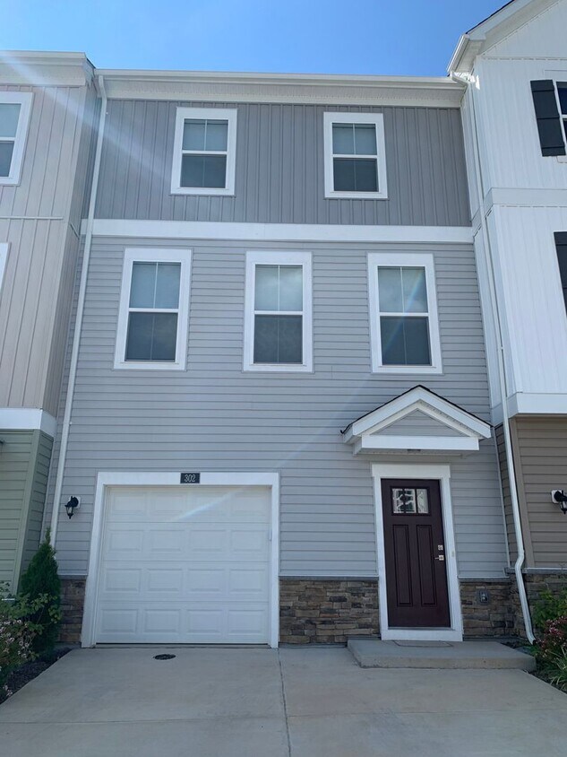 CLOSE TO DOWNTOWN FREDERICKBURG AND QUANTICO House Rental in
