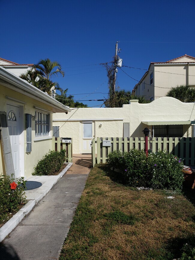 Foto del edificio - 319 Kenilworth Blvd