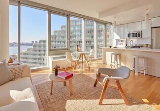 Building Photo - 550 W 54th St