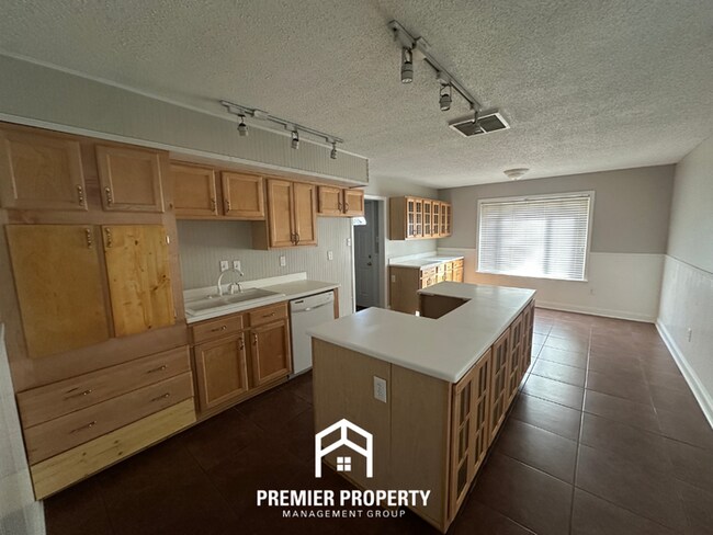 Foto del edificio - 2714 Gerald Ford Dr W