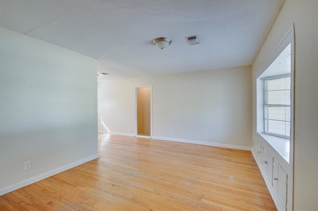 Building Photo - 2510 3rd St