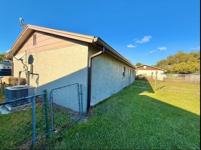 Foto del edificio - 133 Alderwood Dr