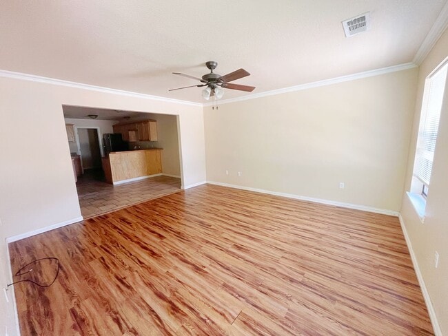 Building Photo - Beautiful 3/2duplex near Silo Schools