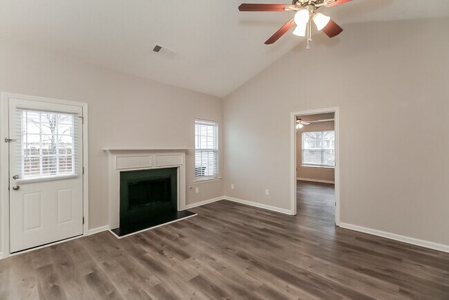 Foto del edificio - 1500 Logan Ln