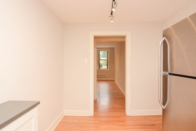 Foto del edificio - 2328 N Rockwell St