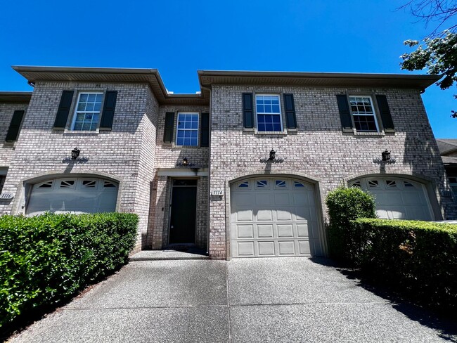 Building Photo - Beautiful home in the Chancellor Walk neig...