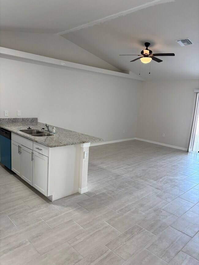 Foto del edificio - 1045 SE 11th Terrace