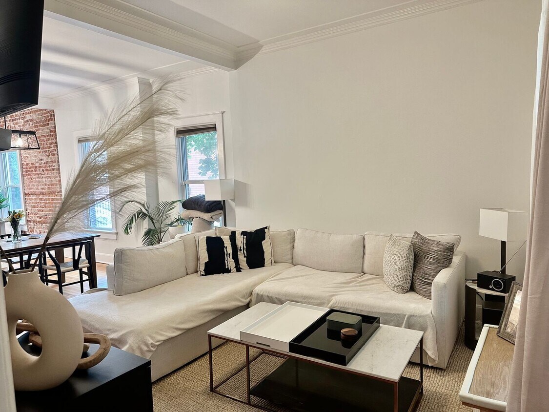 Primary Photo - Incredible Washington Park Home