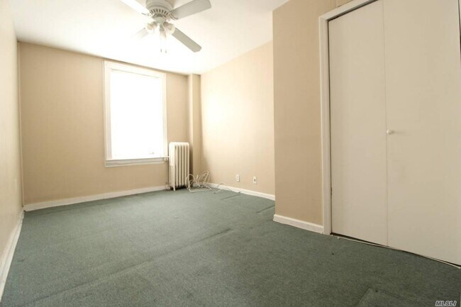 Foto del edificio - 72-22 68th St